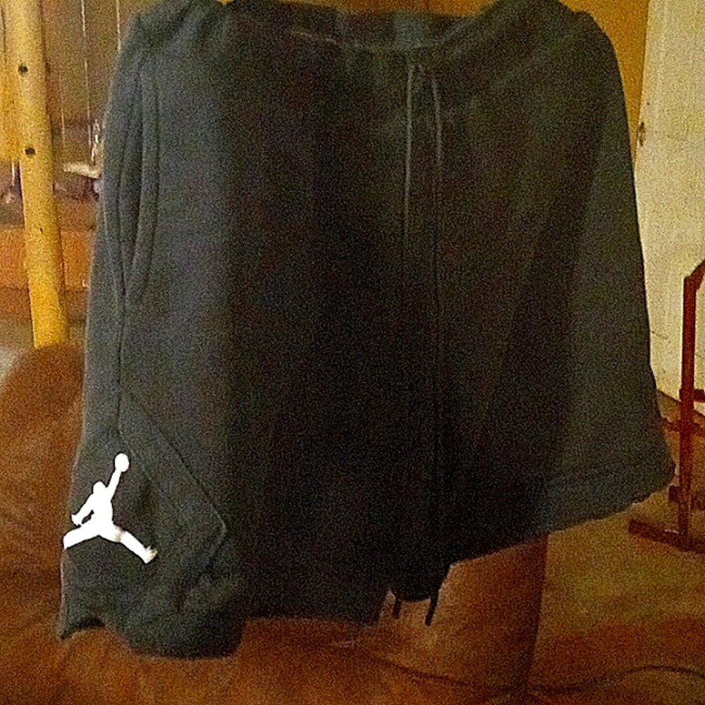 Size extra large black Jordan heavy duty shorts with pockets